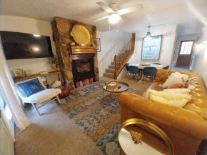 Valley Condo 108 - Skye Retreat - Creekside - Pet Friendly - WiFi - Hot Tub - Fireplace - Washer - Dryer - Playground